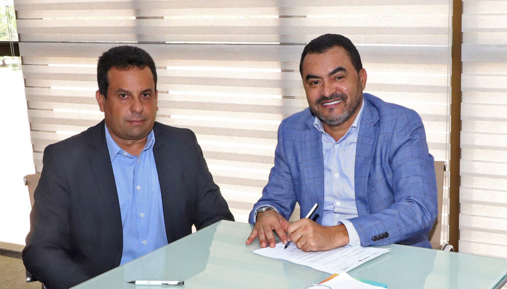 Governador e secretário assinam portaria para novo PCCR da educação no Tocantins governador-e-secretario-assinam-portaria-para-novo-pccr-da-educacao-no-tocantins