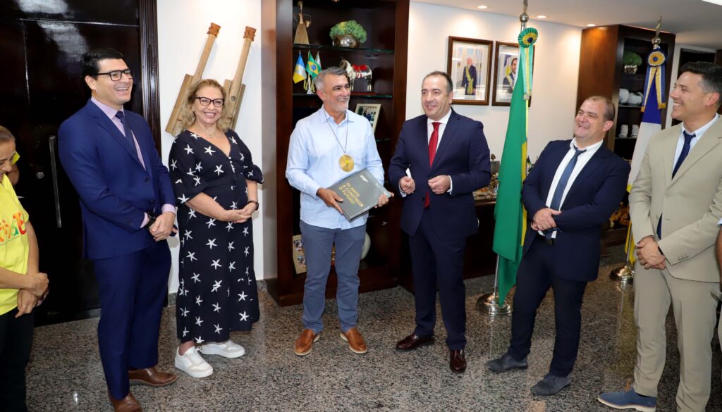 Governador em exercício, Amélio Cayres, recebe visitas institucionais para aprovação de lei para piscicultura e encaminhamento de projetos