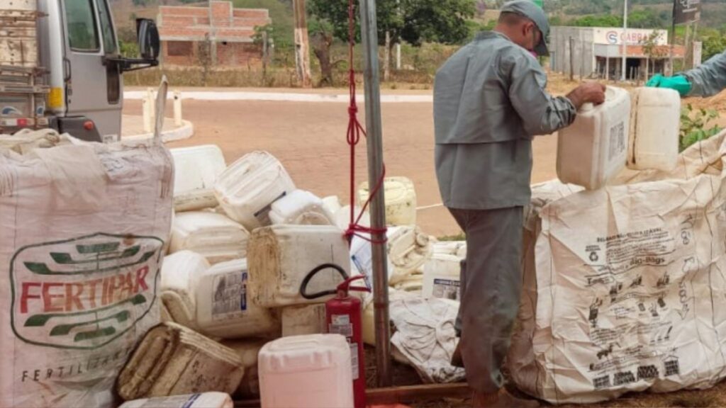 Governo do Tocantins realiza ações de recebimento itinerante de embalagens vazias de agrotóxicos governo-do-tocantins-realiza-acoes-de-recebimento-itinerante-de-embalagens-vazias-de-agrotoxicos