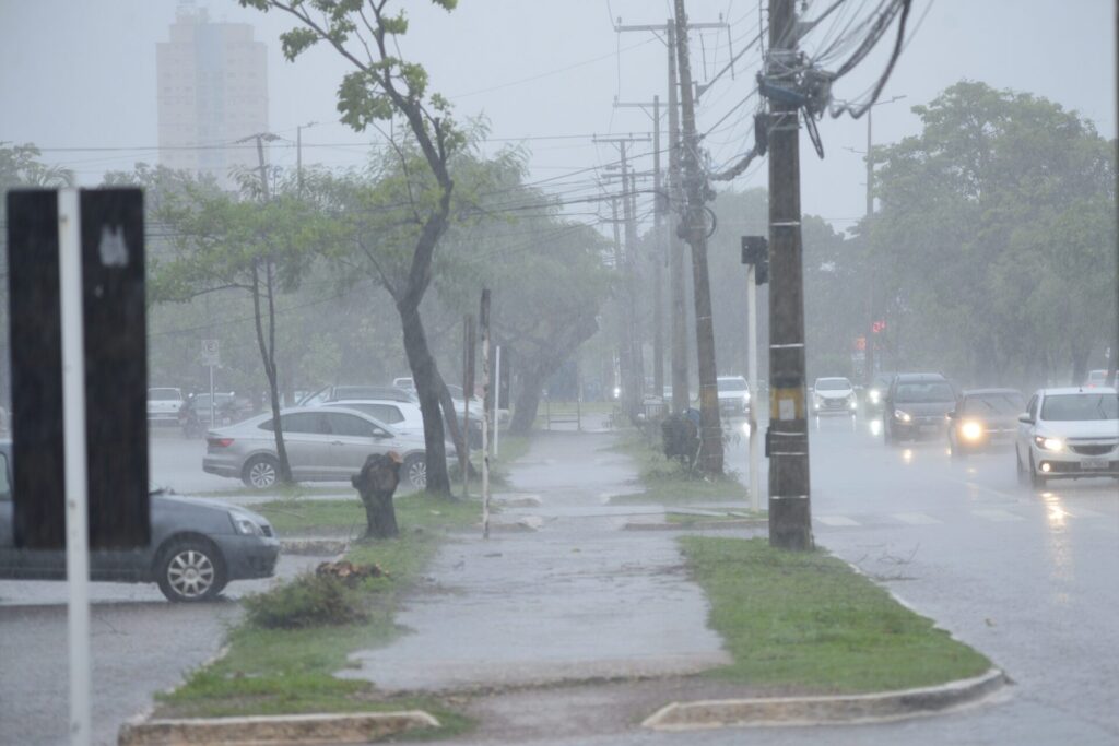 tocantins-recebe-alertas-de-chuvas-intensas;-clima-mais-fresco-traz-risco-de-temporais