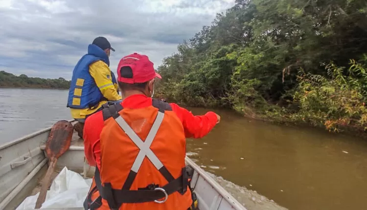Homem desaparece ao cair de canoa durante travessia no rio Araguaia homem-desaparece-ao-cair-de-canoa-durante-travessia-no-rio-araguaia