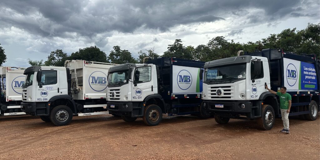Prefeitura de Palmas amplia frota de coleta de lixo com a entrega de novos caminhões prefeitura-de-palmas-amplia-frota-de-coleta-de-lixo-com-a-entrega-de-novos-caminhoes