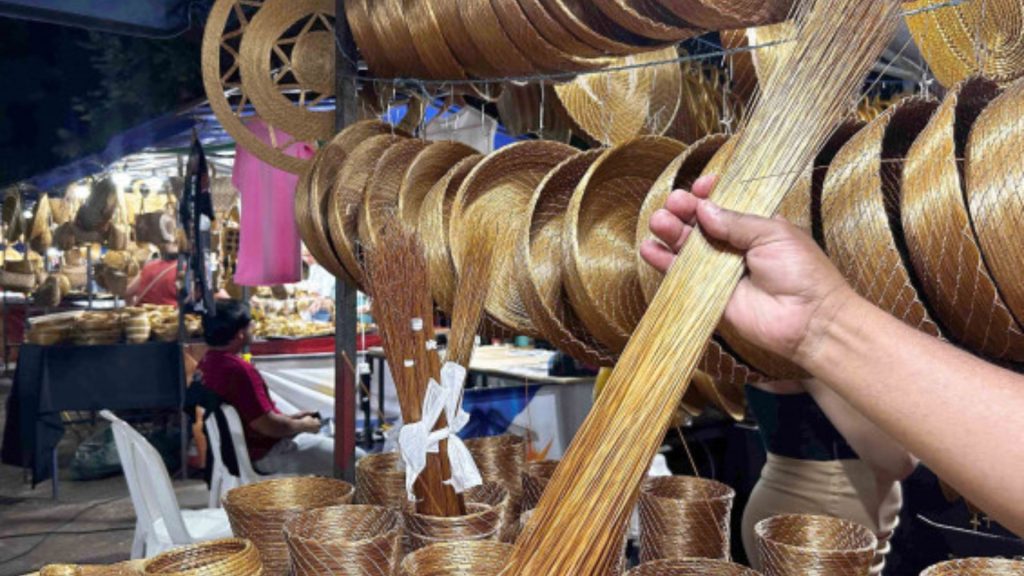 Naturatins orienta artesãos de Palmas sobre regras para uso e venda do capim-dourado in natura naturatins-orienta-artesaos-de-palmas-sobre-regras-para-uso-e-venda-do-capim-dourado-in-natura