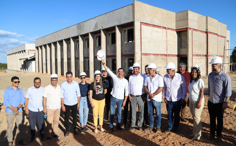 Governador visita obras de píer turístico e novo câmpus da Unitins no sudeste do Tocantins governador-visita-obras-de-pier-turistico-e-novo-campus-da-unitins-no-sudeste-do-tocantins