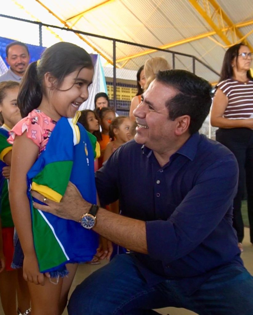 Marcus Marcelo entrega uniformes novos para mais de 600 crianças em Carmolândia marcus-marcelo-entrega-uniformes-novos-para-mais-de-600-criancas-em-carmolandia