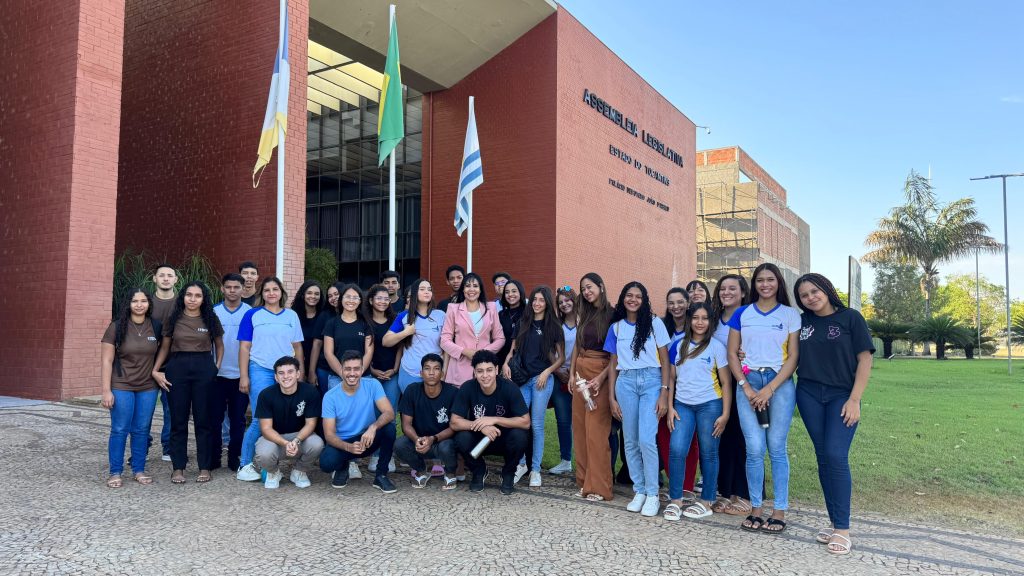 Janad recebe estudantes da escola Castro Alves na Assembleia Legislativa janad-recebe-estudantes-da-escola-castro-alves-na-assembleia-legislativa