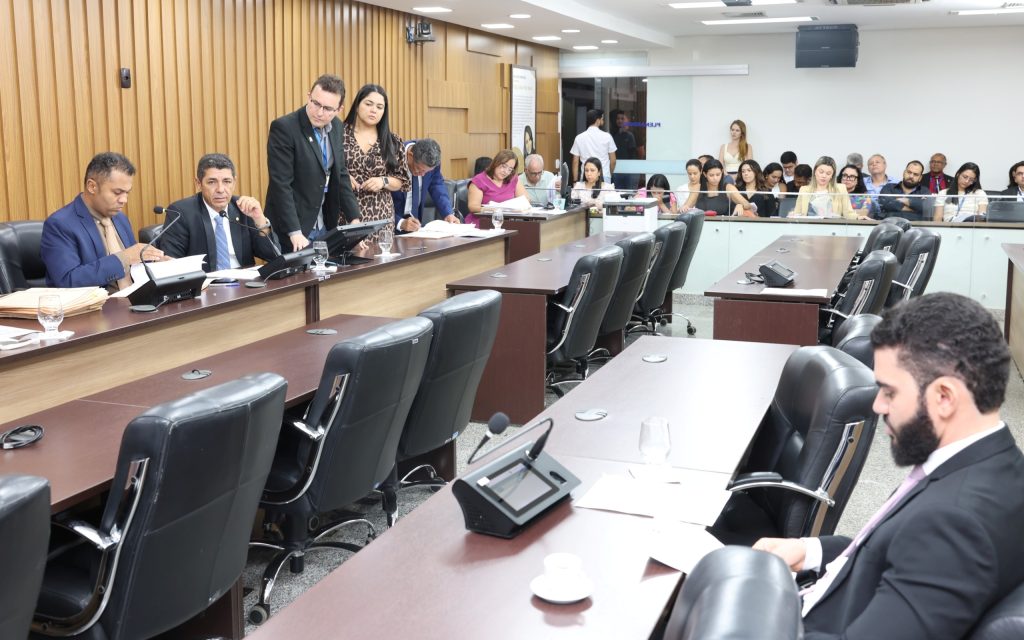 CCJ aprova PEC que muda regra sobre convocação de suplente ccj-aprova-pec-que-muda-regra-sobre-convocacao-de-suplente