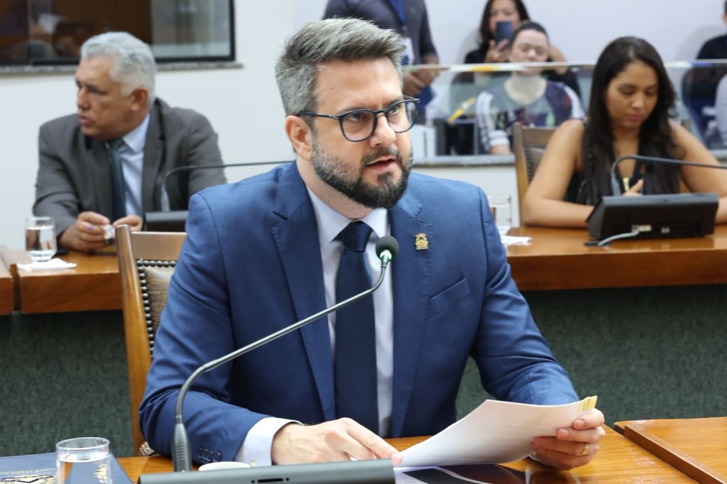 mantoan-apresenta-projeto-de-lei-que-cria-campanha-“mulher-segura,-sociedade-forte”