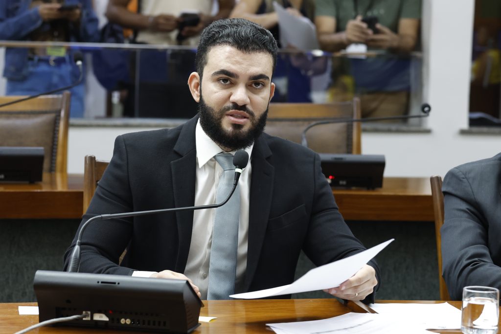 leo-barbosa-propoe-lei-que-garante-direitos-a-criancas-com-deficiencia-no-ambiente-escolar