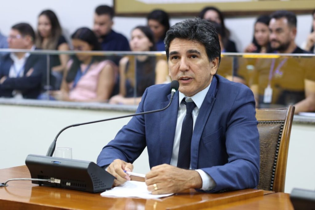 Prof. Júnior Geo aprova PCCR da Educação, mas assegura que ainda tem muito a avançar prof.-junior-geo-aprova-pccr-da-educacao,-mas-assegura-que-ainda-tem-muito-a-avancar