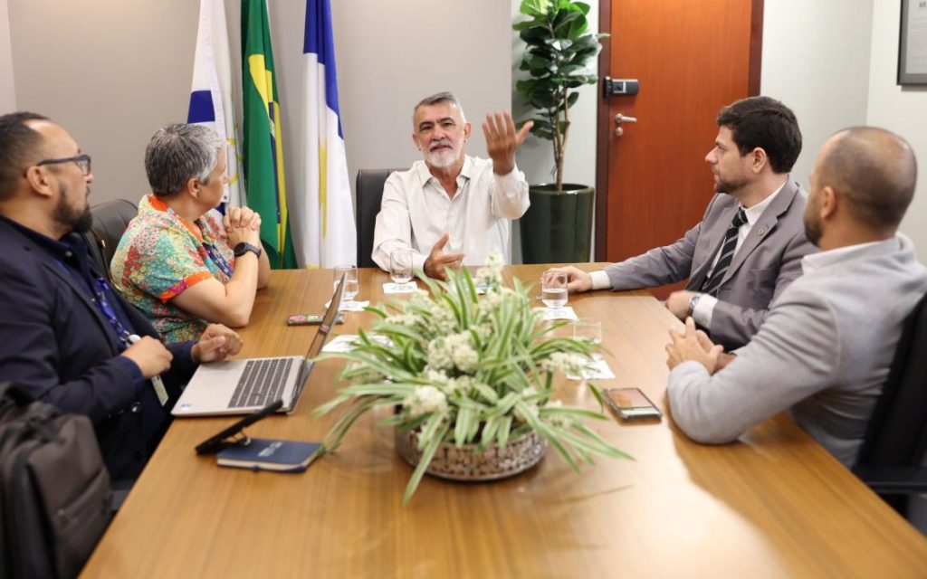 amelio-cayres-discute-ampliacao-da-telefonia-movel-em-reuniao-com-representantes-da-anatel