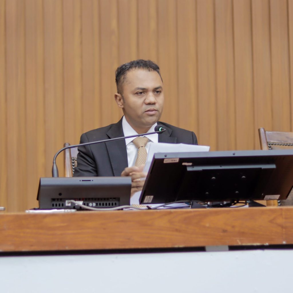 deputado-moisemar-marinho-solicita-ginasio-poliesportivo-para-o-municipio-de-parana