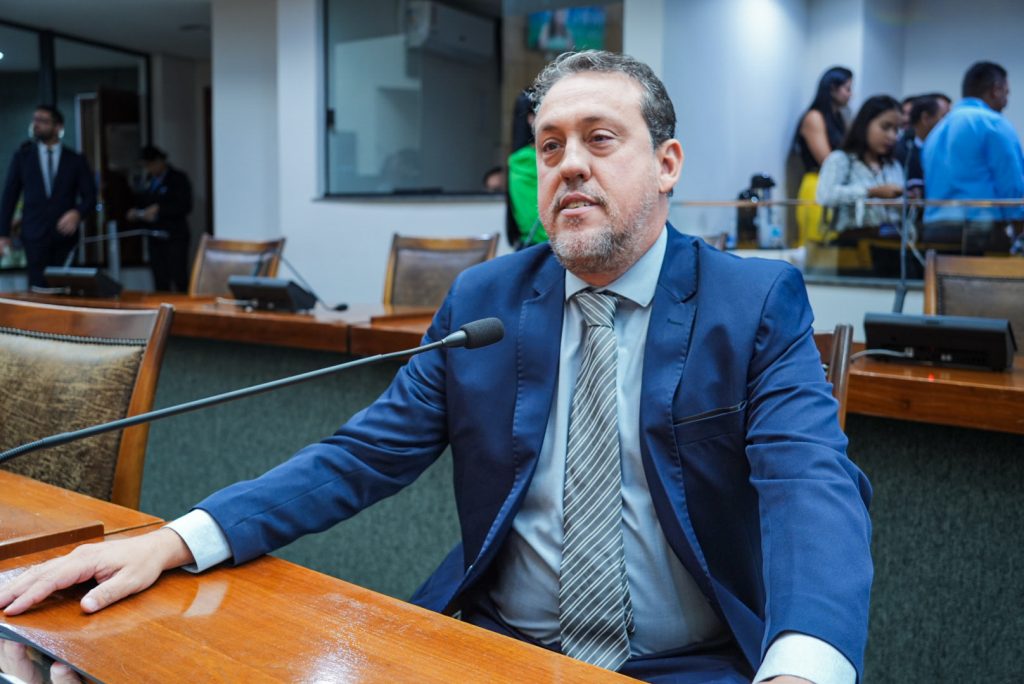 Projeto de Lei do deputado Dr. Danilo Alencar homenageia ex-governador Moisés Avelino projeto-de-lei-do-deputado-dr.-danilo-alencar-homenageia-ex-governador-moises-avelino