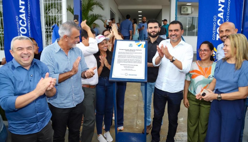Presidente Amélio Cayres acompanha entrega de obra e prêmios a professores em Porto Nacional presidente-amelio-cayres-acompanha-entrega-de-obra-e-premios-a-professores-em-porto-nacional