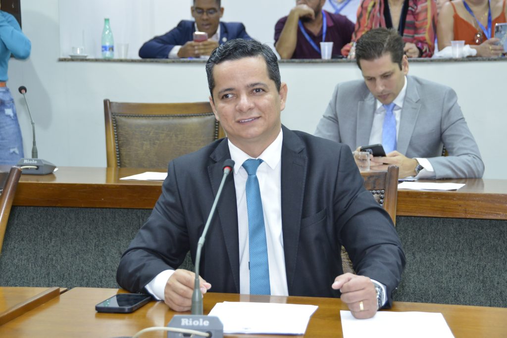 deputado-jorge-frederico-apresenta-projeto-para-criar-o-“disque-denuncia-animal”-no-tocantins