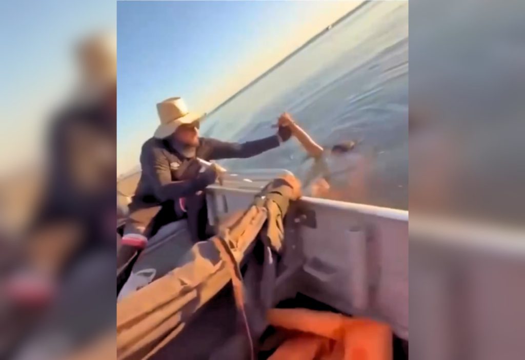 pescadores-salvam-homem-de-afogamento-no-lago-de-palmas;-veja-video