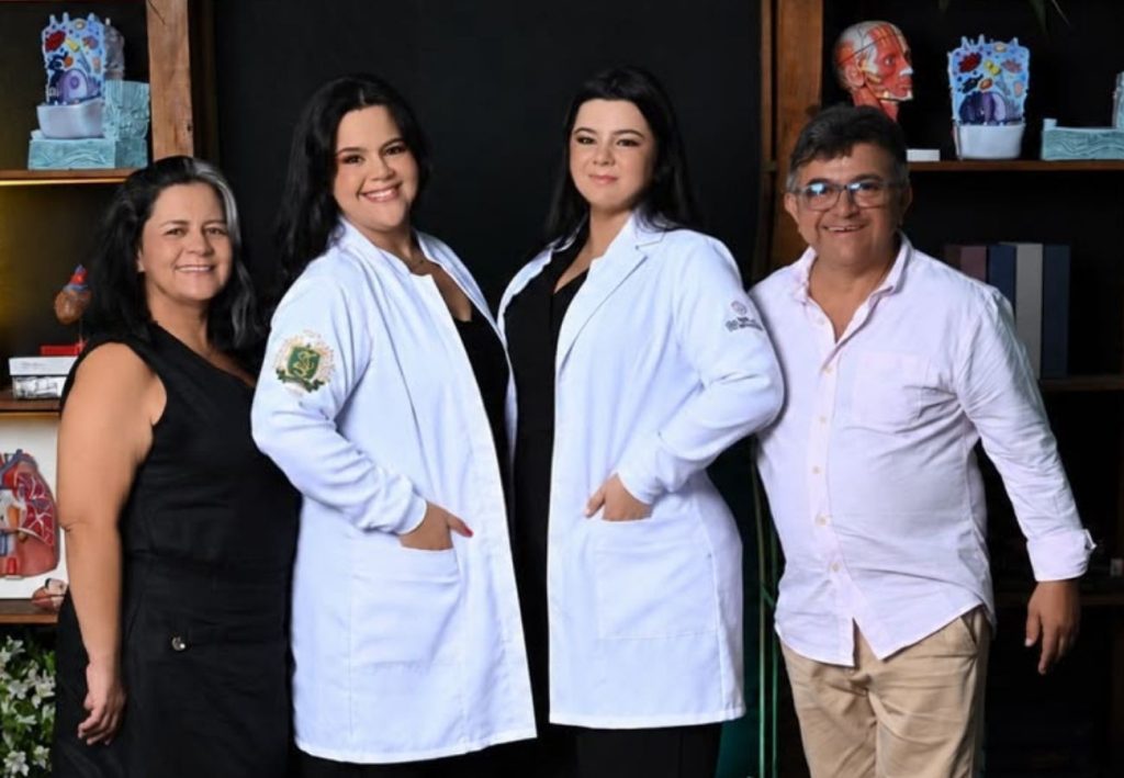 ‘Elas me ajudam’, diz feirante que paga faculdade de medicina das filhas com venda de pastel ‘elas-me-ajudam’,-diz-feirante-que-paga-faculdade-de-medicina-das-filhas-com-venda-de-pastel