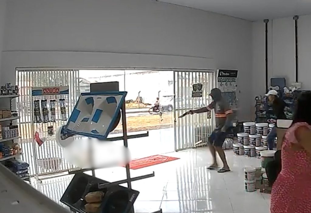 homem-e-morto-a-tiros-dentro-de-comercio-no-interior-do-to;-video